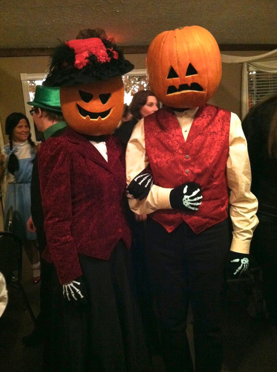 10 Unique Couples' Halloween Costumes You HAVEN'T Seen Done A Bajillion Times Before