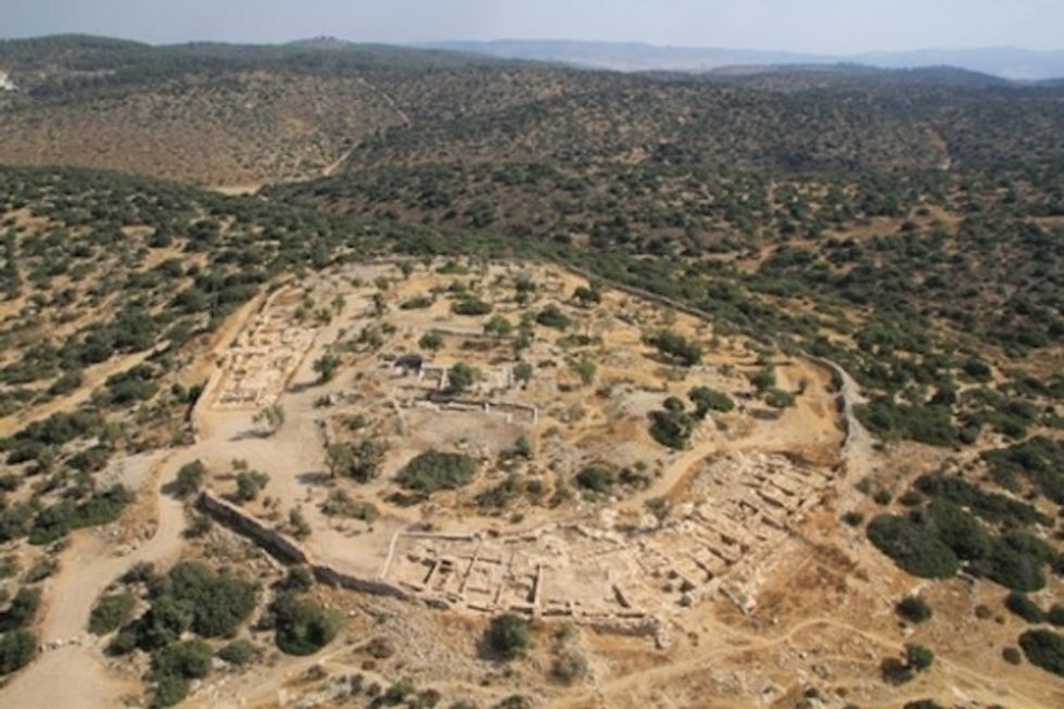 Israeli Archaeologists Decipher Rare Inscription on a 3,000-Year-Old ...