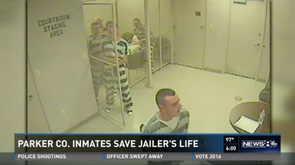 Texas Inmates Break Free From Cell To Save Jailers Life Theblaze 