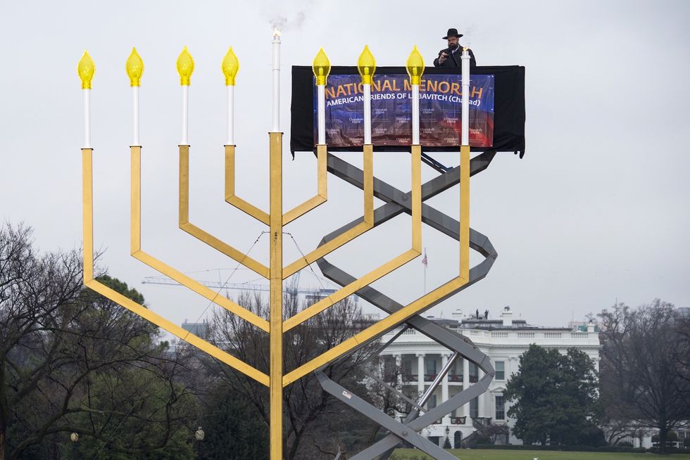 Rabbi uses national menorah lighting ceremony to bash Pres. Obama just ...