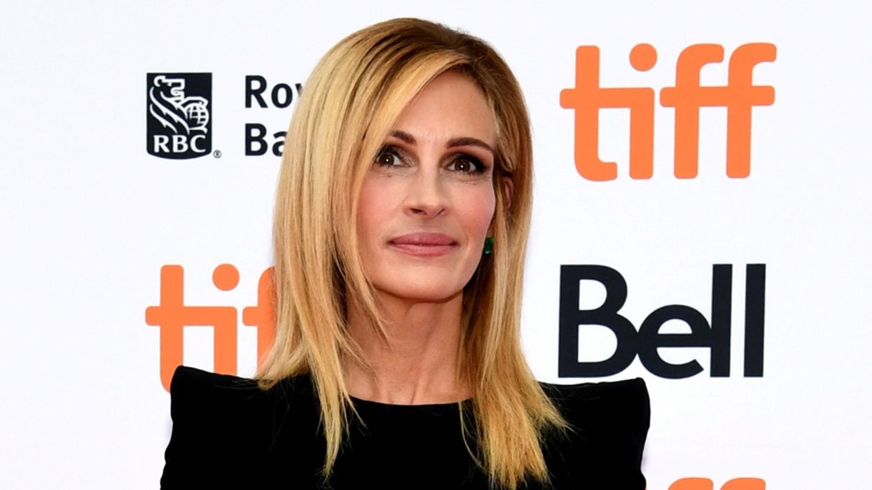 Julia Roberts' Hair Was Still Pink From Her Flamingo Halloween Costume During 'Jimmy Kimmel Live' 😮