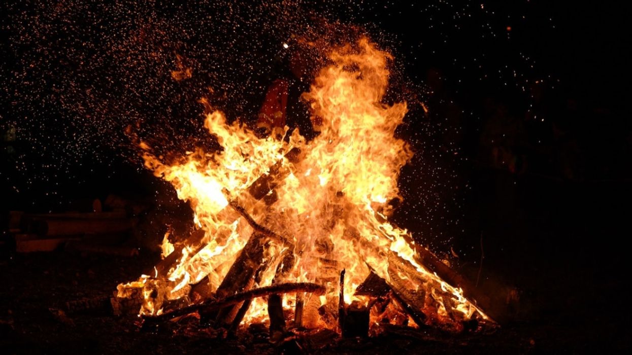 Devastating Picture Reveals Why You Shouldn't Build A Bonfire Until Shortly Before Lighting It 😢