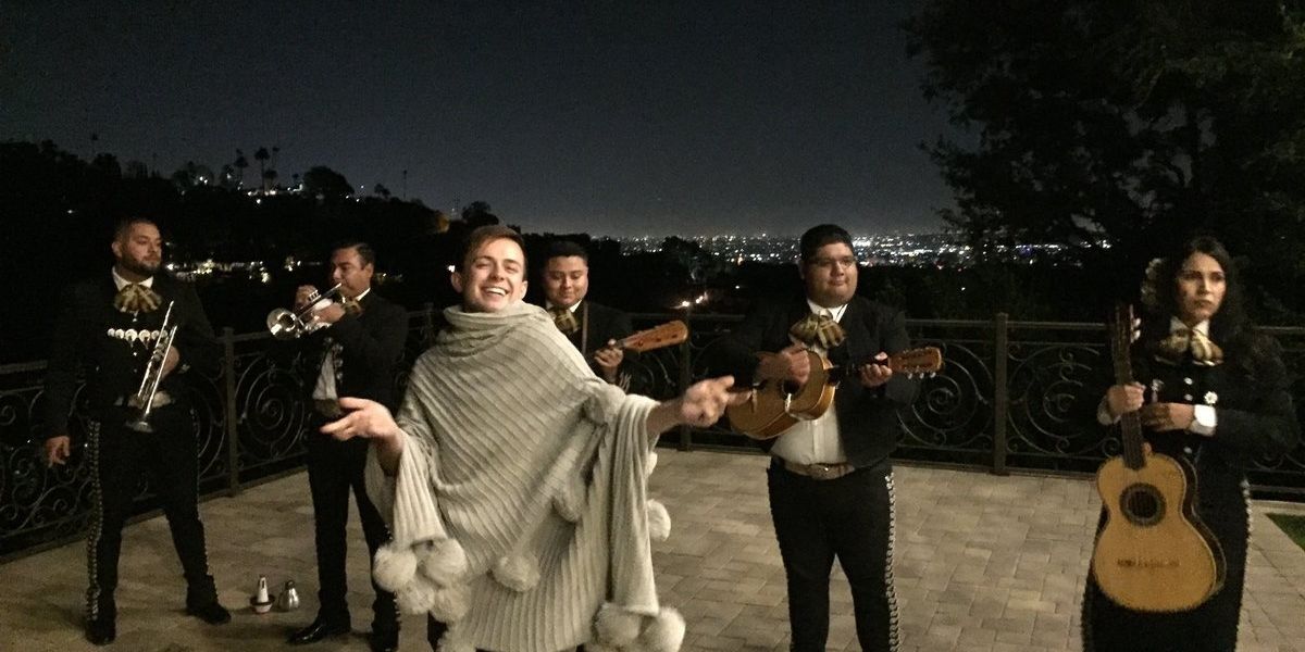 Ariana Grande's Friends Surprised Her With A Mariachi Band Playing 'Thank U, Next'