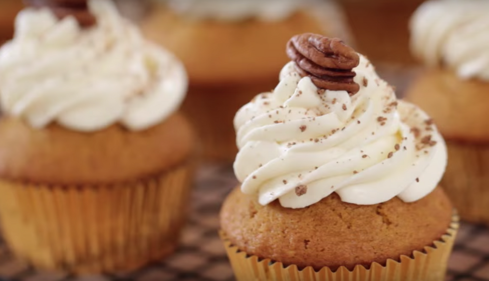 Calling All Basic Girls: The Best Way To Make The Most Amazing Pumpkin Spice Cakes