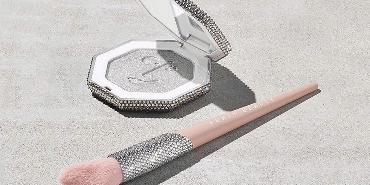 Fenty Beauty Dropped A 350 Highlighter And It S Extra Af Paper