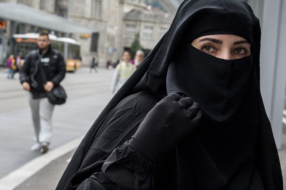 UN panel demands France lift its burqa ban and UN panel demands France lift its burqa ban and