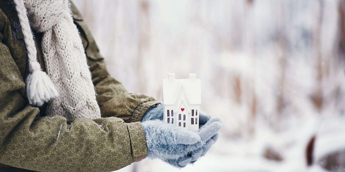 Shoppers rushing to buy 'wonderful' £15  winter gadget with two handy  functions