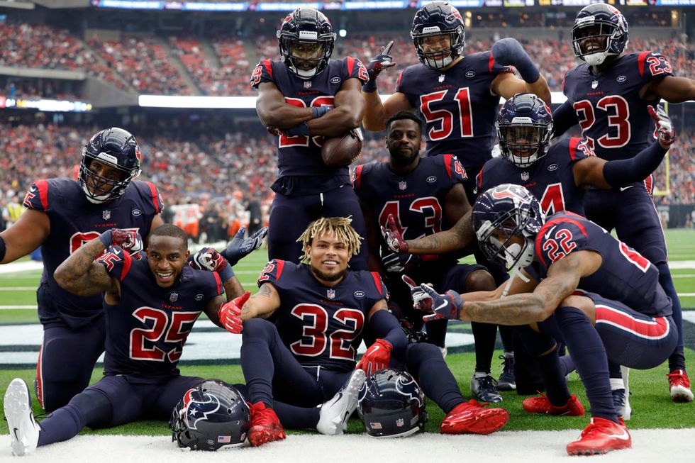 Texans make short work of inferior team, roll to ninth straight win by beating Browns