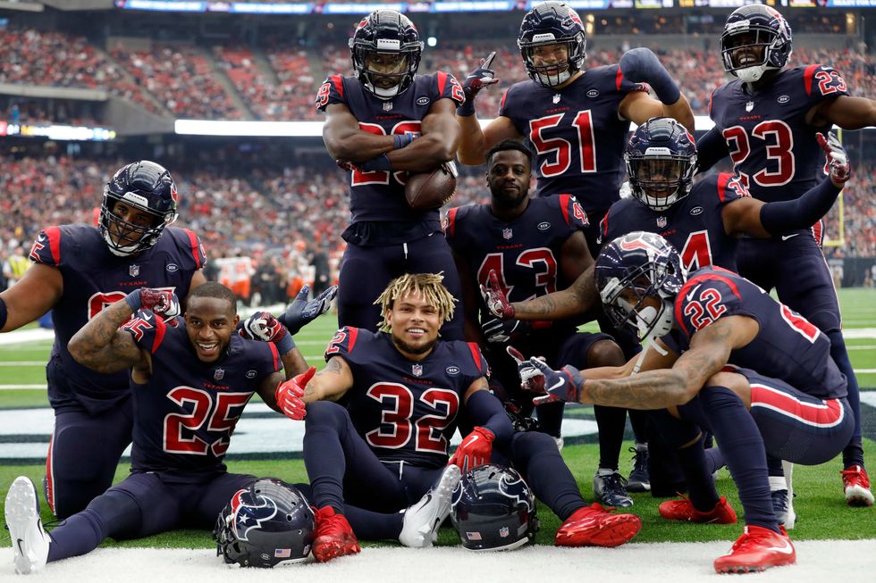 Texans make short work of inferior team, roll to ninth straight win by beating Browns