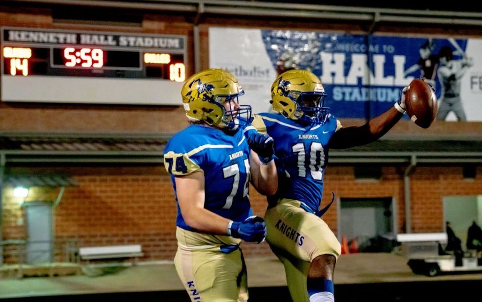 Elkins' second half explosion clinches a playoff spot