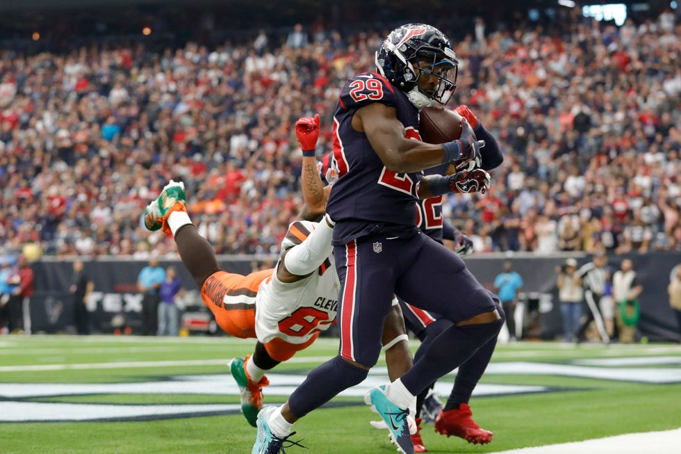 Texans dominate start to finish in 29-13 win over Browns