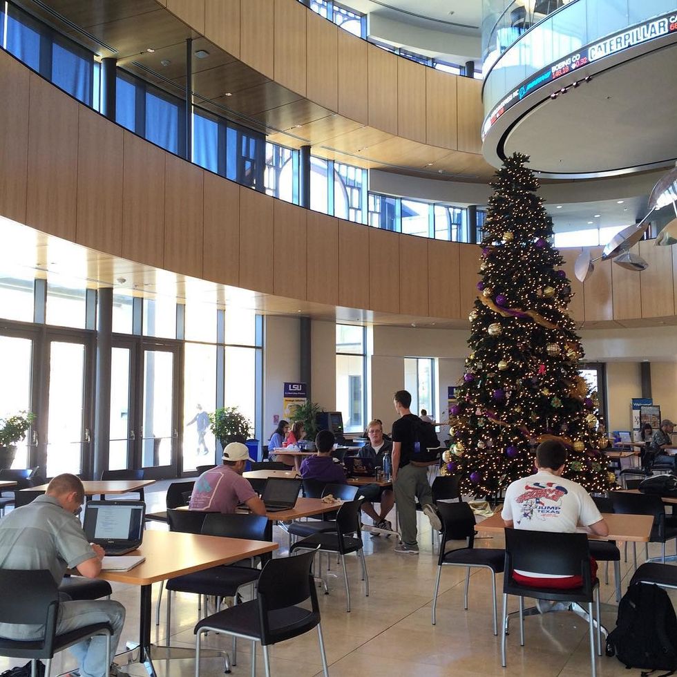 10 Pros And Cons Of Being An Out-Of-State Student During The Holidays