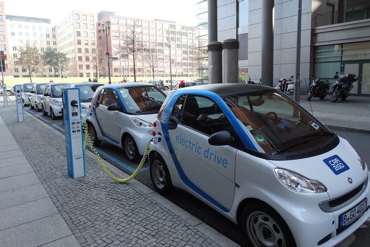 L’auto elettrica è una moda pericolosa