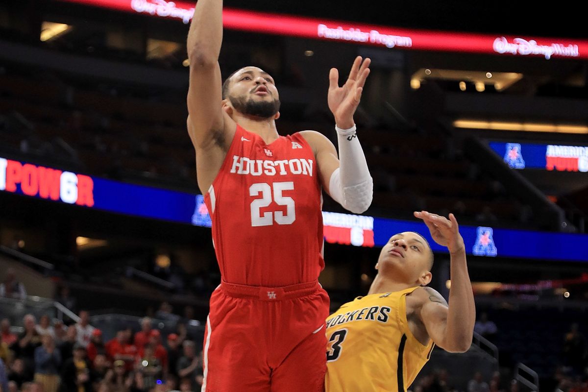 UH rolls into Top 25; UT splits