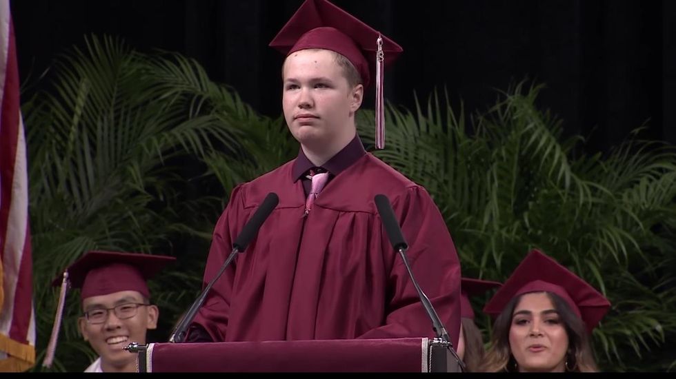 Texas high school graduate with nonverbal autism surprises classmates ...