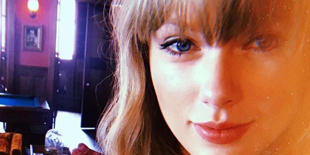 Taylor Swift Just Signed To Her First Major Label