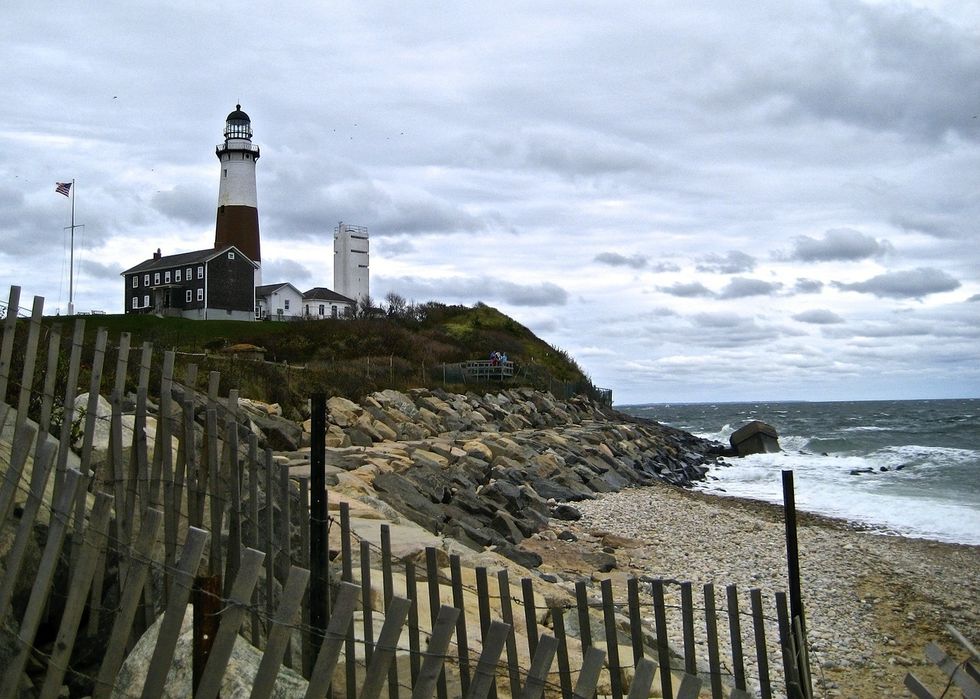 https://pixabay.com/en/montauk-light-house-lighthouse-coast-487640/