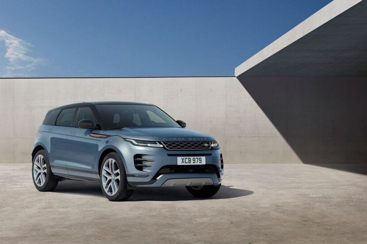 The new Range Rover Evoque has eyes in the back of its head