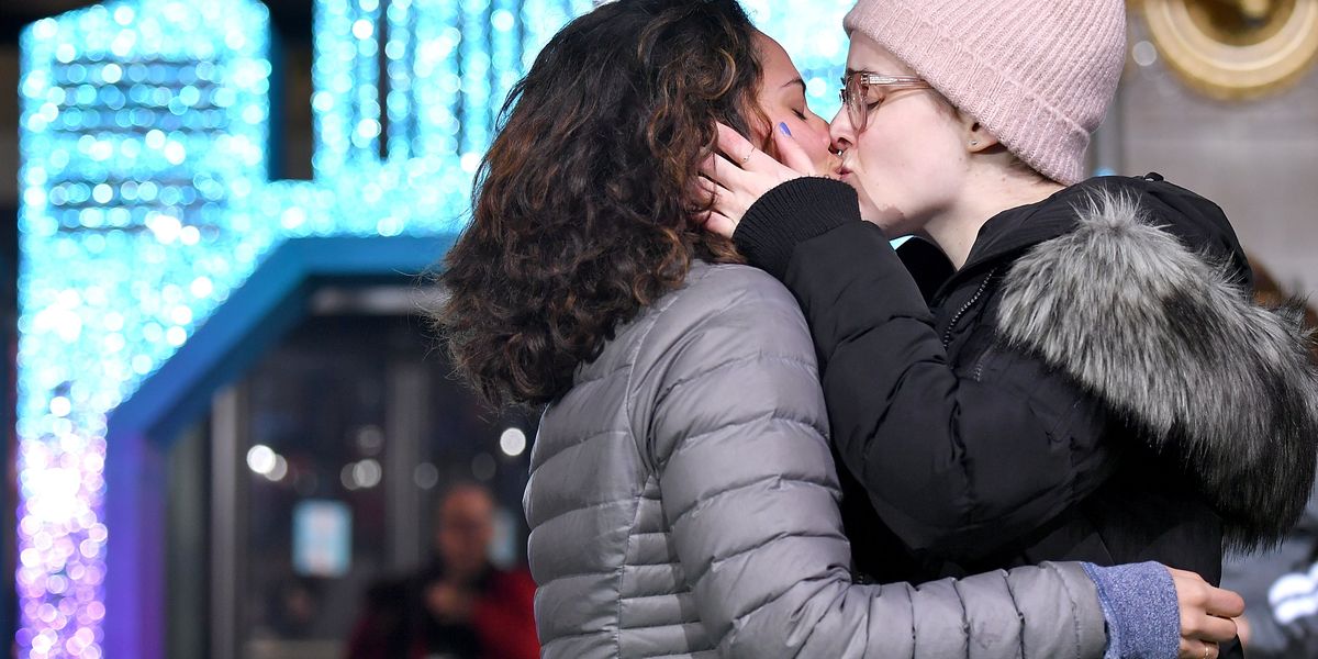 Macy's Thanksgiving Parade Makes History with Its First LGBTQ Kiss