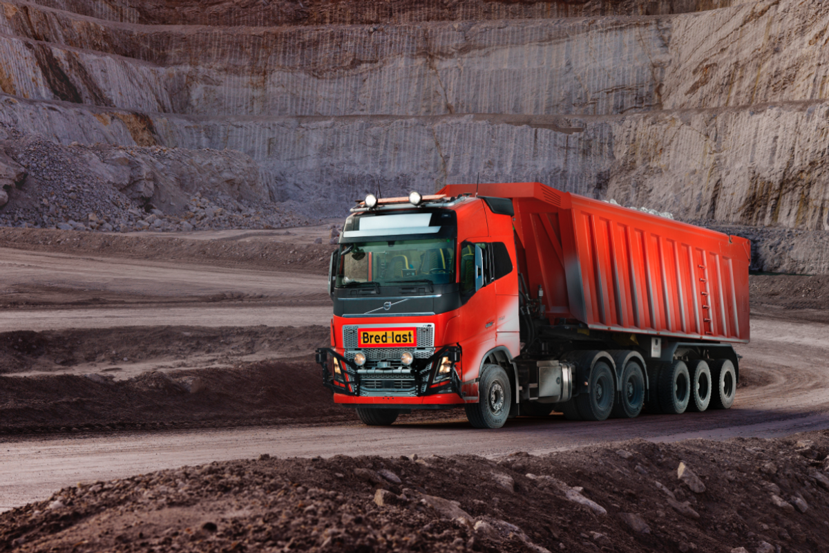 Volvo begins first commercial autonomous truck service