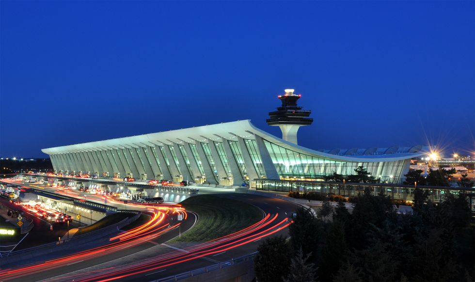 30 Thoughts EVERYONE Has At The Airport