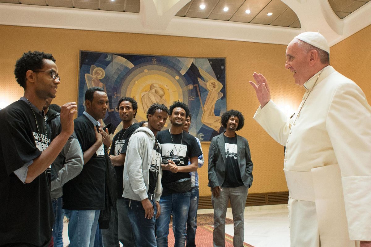 Ormai alla Chiesa interessano solo gli immigrati