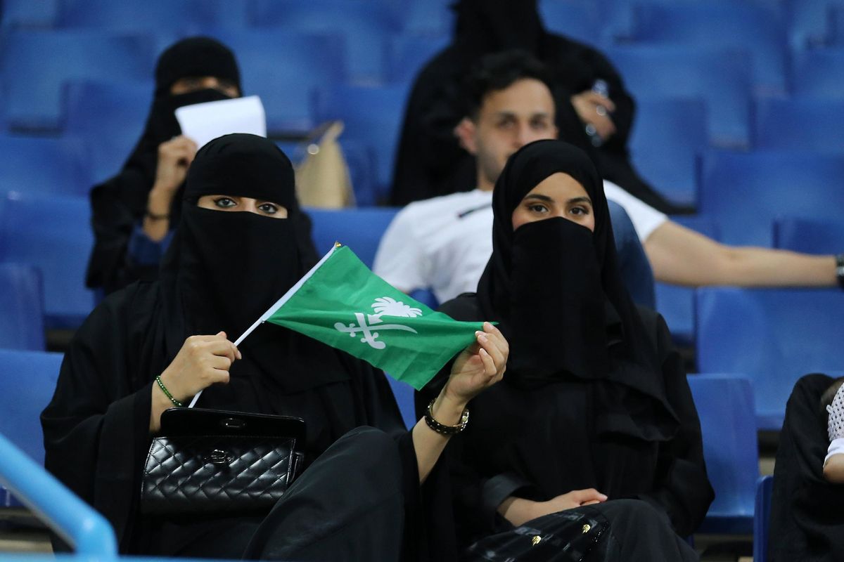 Velo integrale e garante saudita: italiane in trasferta nel Medioevo
