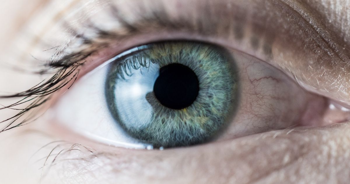 Researchers Have Found A Link Between Eye Color And Seasonal Affective Disorder  👀