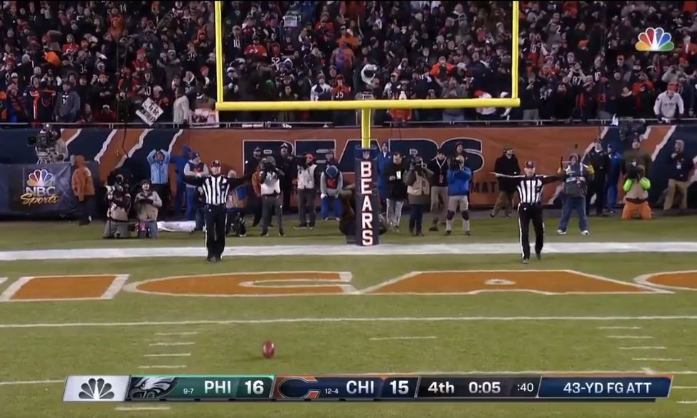 Watch: Bears' Kicker Misses Field Goal That Would've Won Playoff Game 