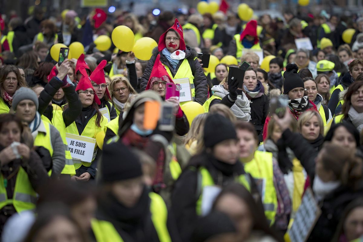 Già pronto il partito dei gilet gialli. E Di Maio li aiuta