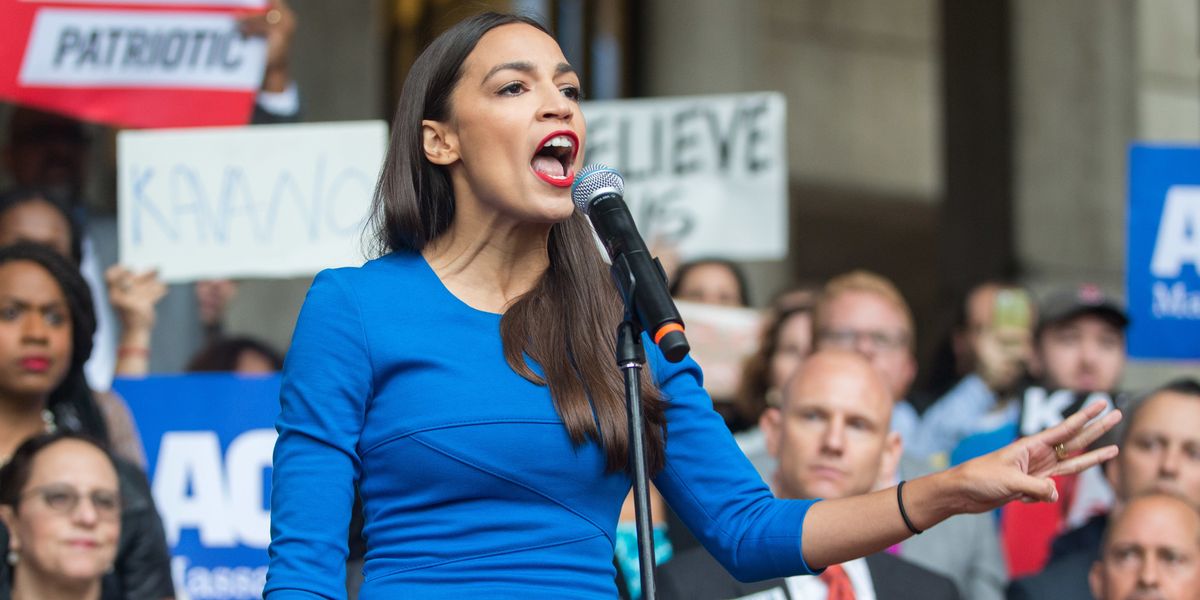 Reddit Foot Fetishist Has More Integrity Than the GOP, Debunks AOC 'Nude'