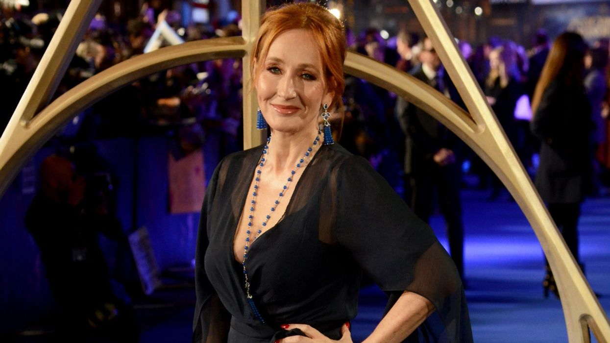 J.K. Rowling Crushes Troll Who Criticizes Her After She Gives Writing Advice To Her Fans ðŸ”¥