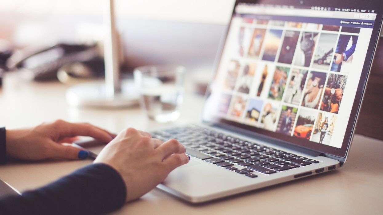 Study Pinpoints The Demographic Most Responsible For Sharing Fake News On Facebook 😬
