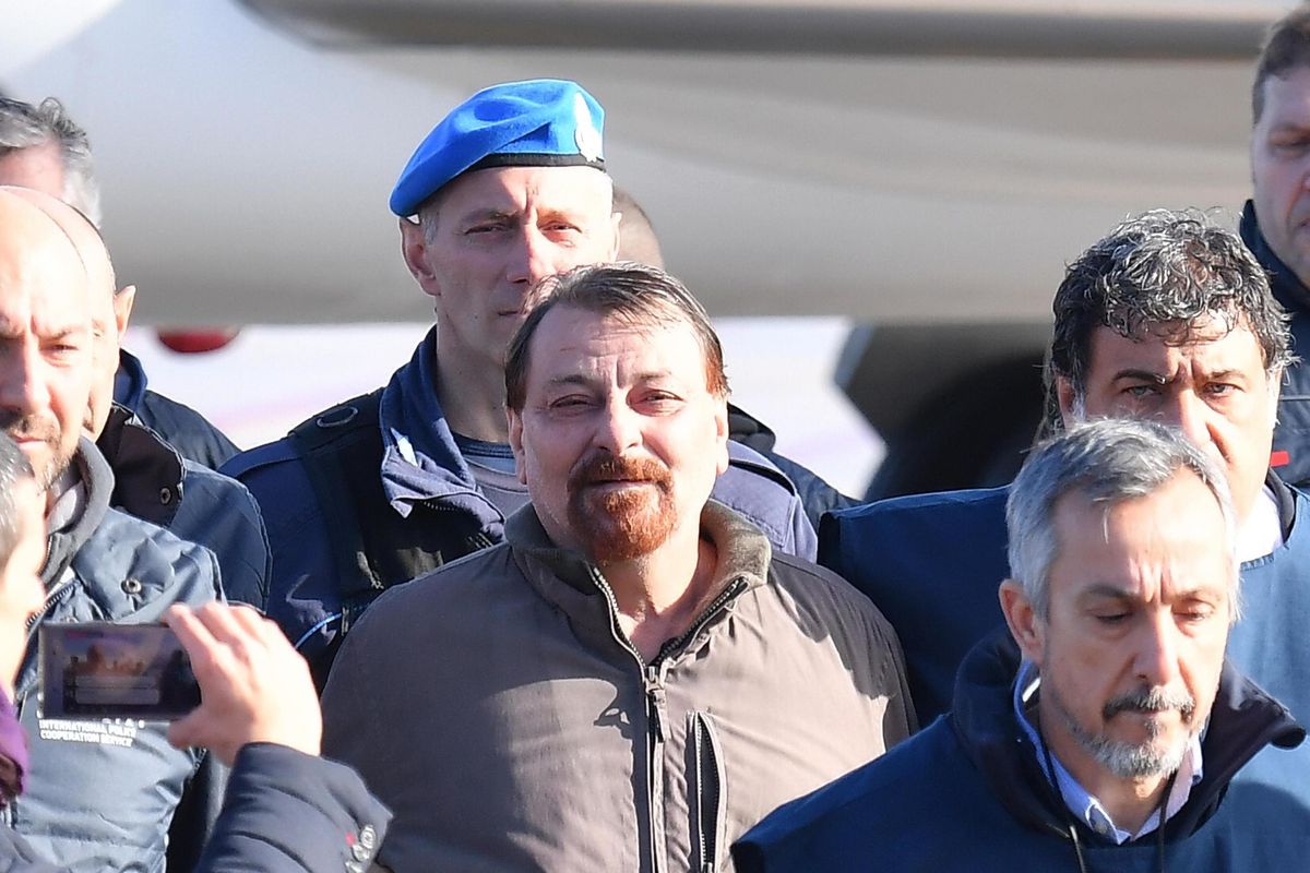 Le ultime bugie di Battisti per cercare di salvarsi