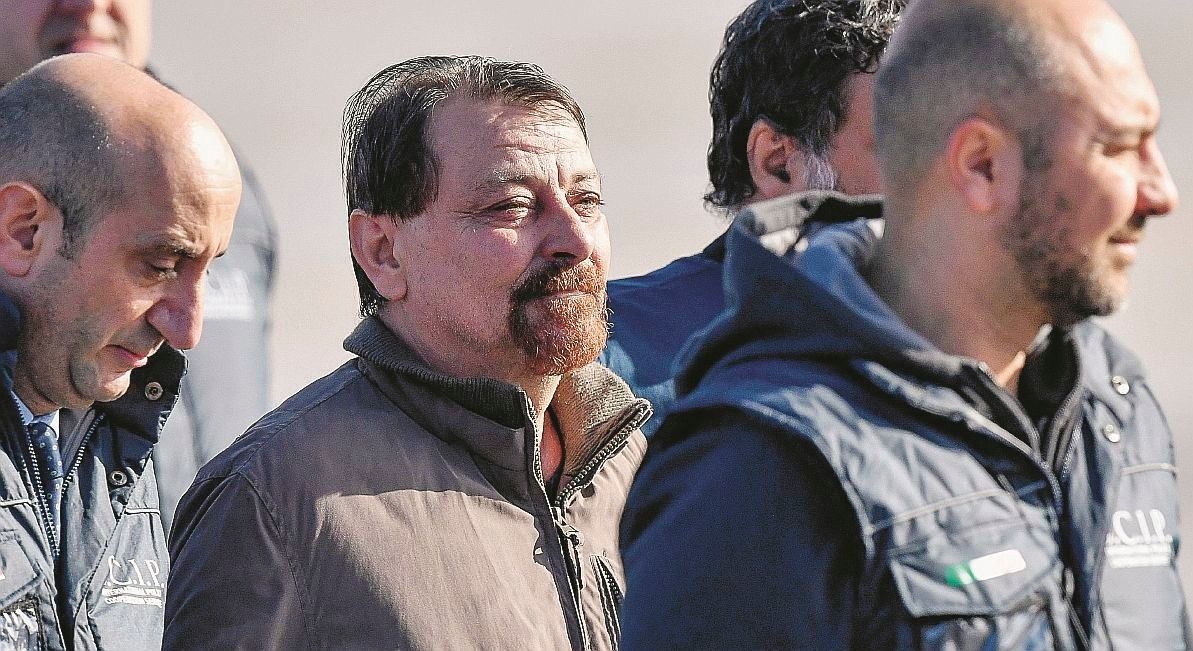 L’ex Pac ora fa la vittima, Sofri il suo difensore, Napolitano sale sul carro