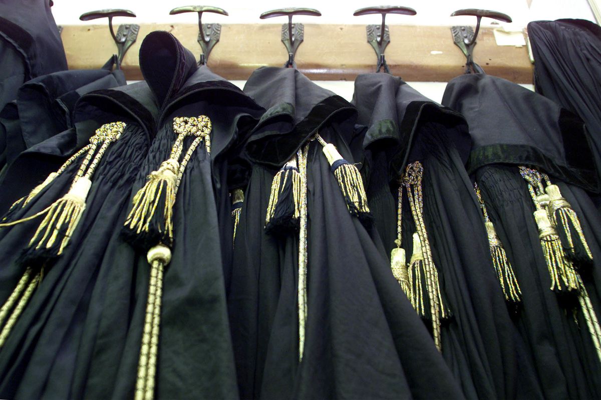 Soldi, prostitute e ricatti fra toghe nelle intercettazioni sui magistrati