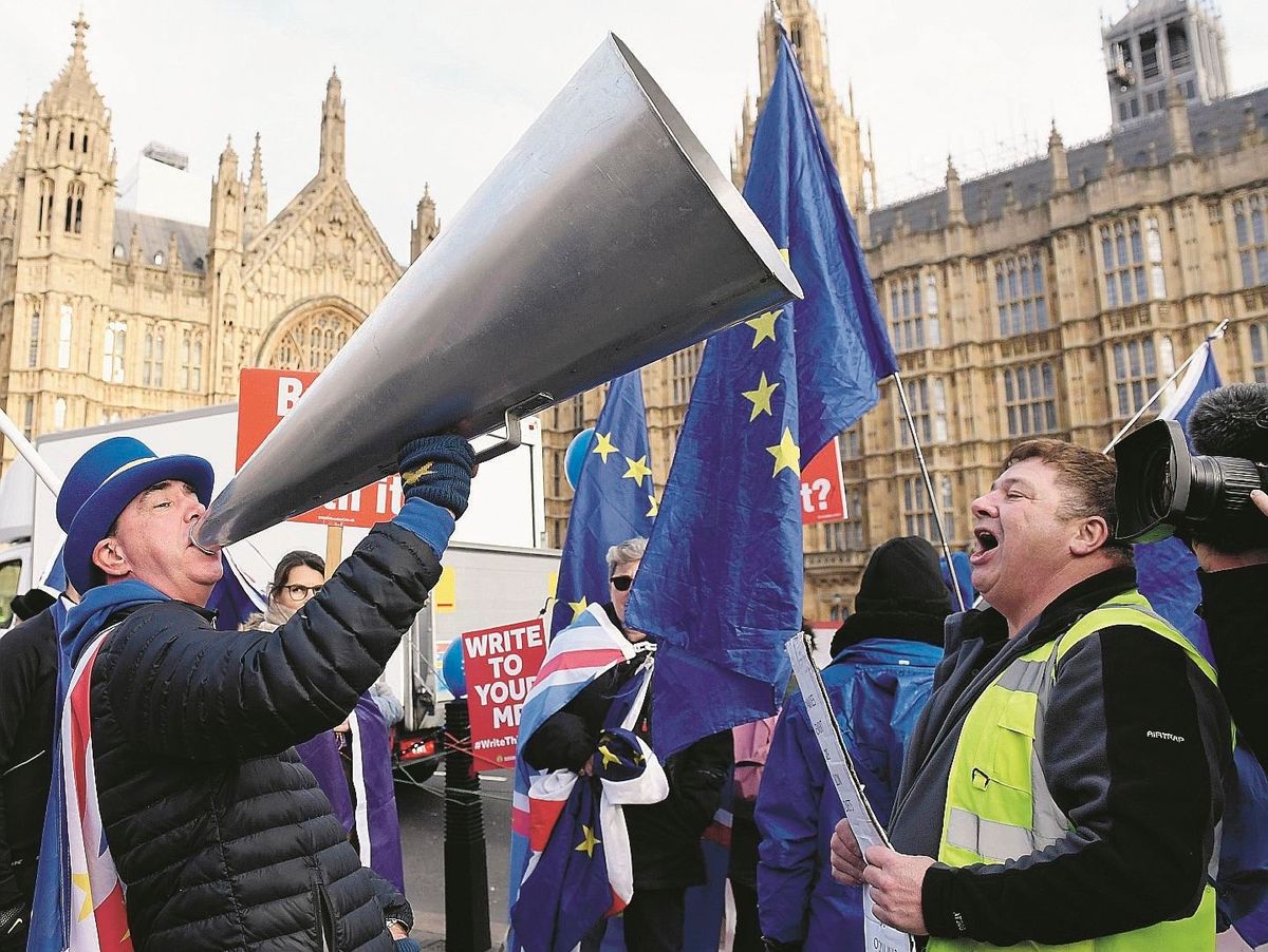 Avviso al partito unico dei Forza euro. È stata bocciata la May, non la Brexit