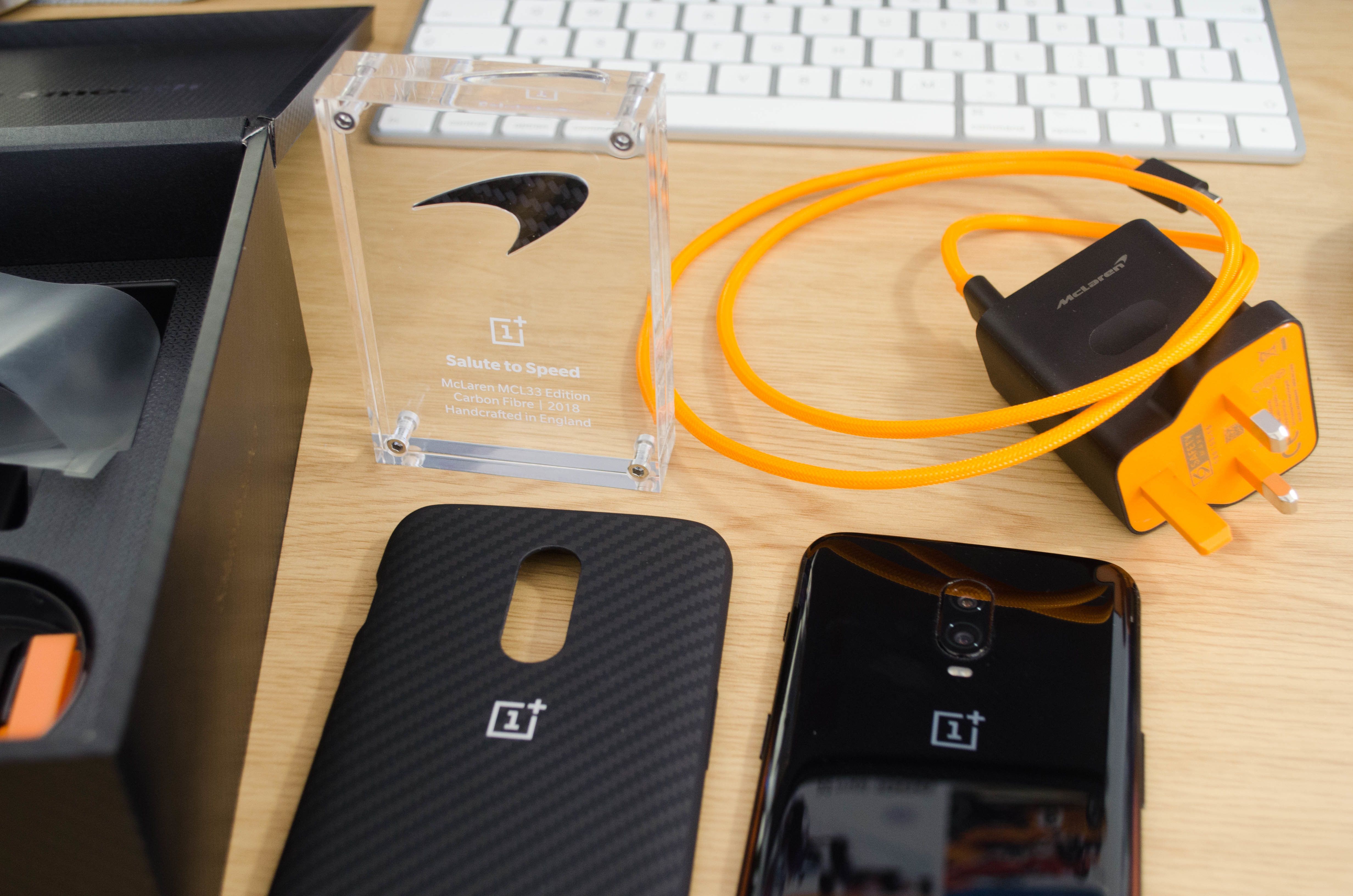 スマートフォン本体 OnePlus6T McLaren Edition 256GB 10GB RAM Amazon.com: OnePlus 6T McLaren Speed Edition A6013 Dual-SIM