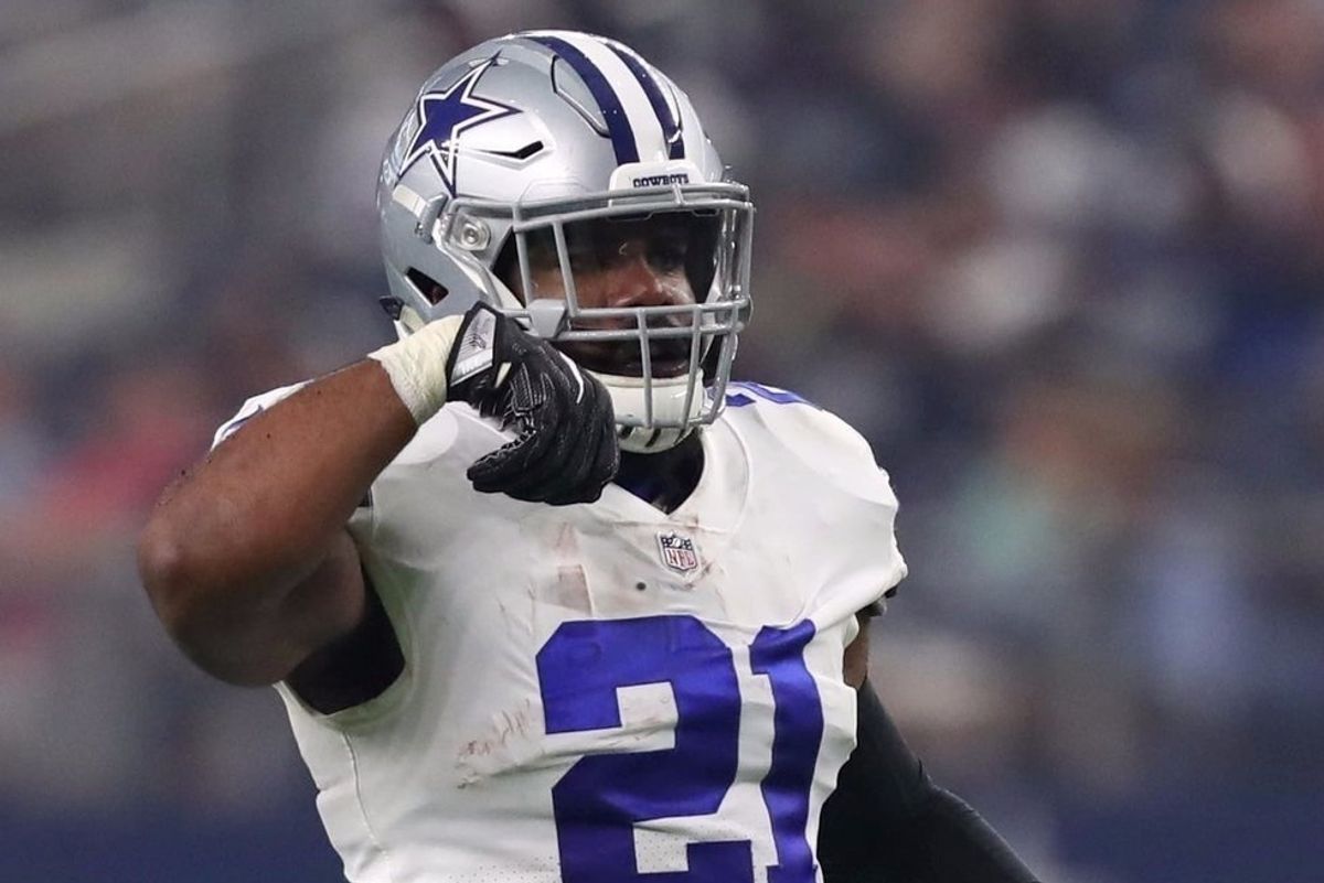 Cowboys running back Ezekiel Elliott celebrating