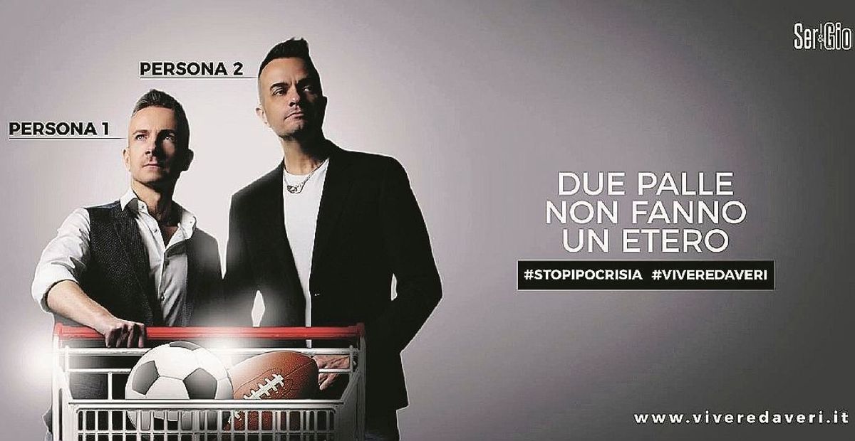 Per irridere i manifesti di Provita gli attivisti gay cancellano i bimbi