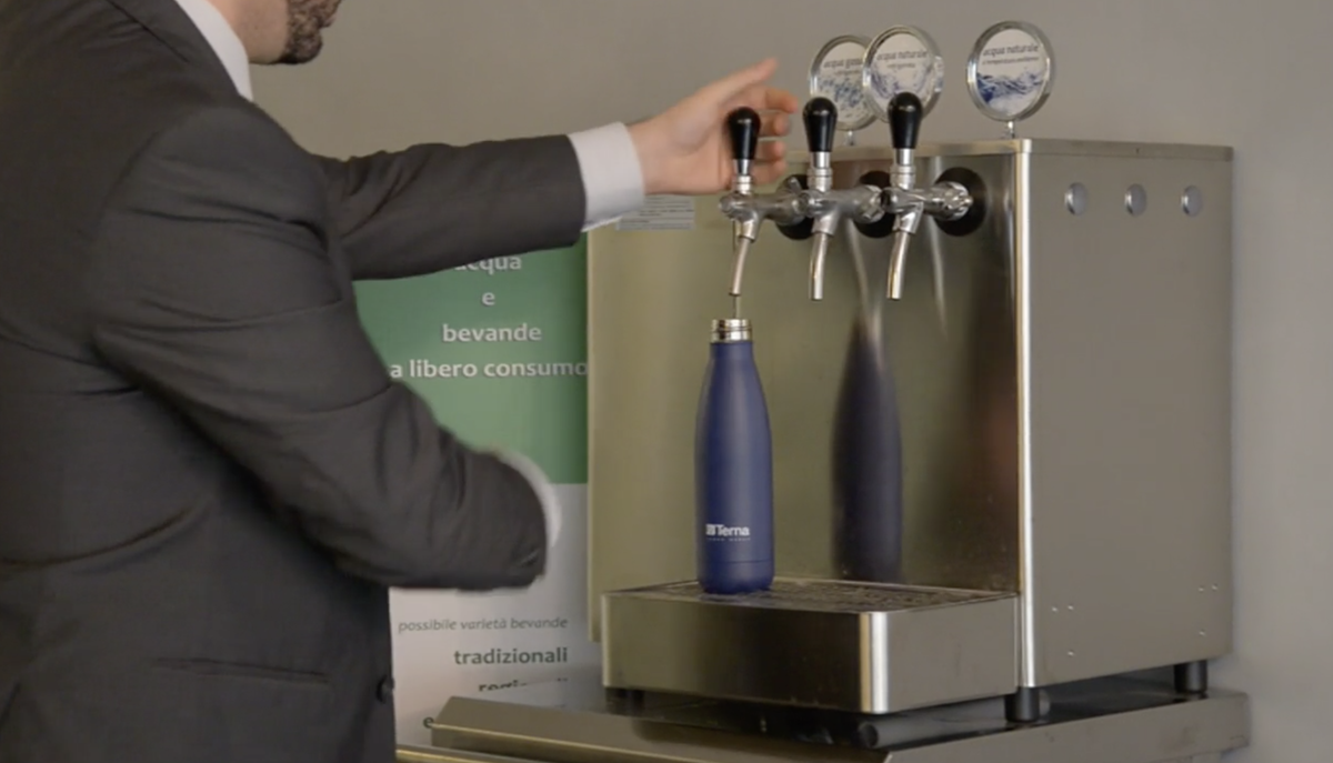 La battaglia di Terna contro la plastica monouso