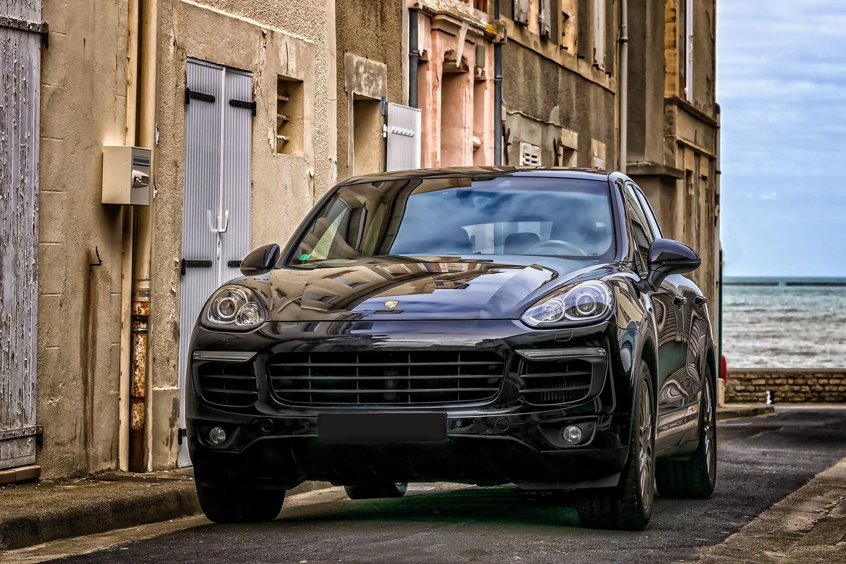 La tassa sulle auto riappare e colpisce i Suv