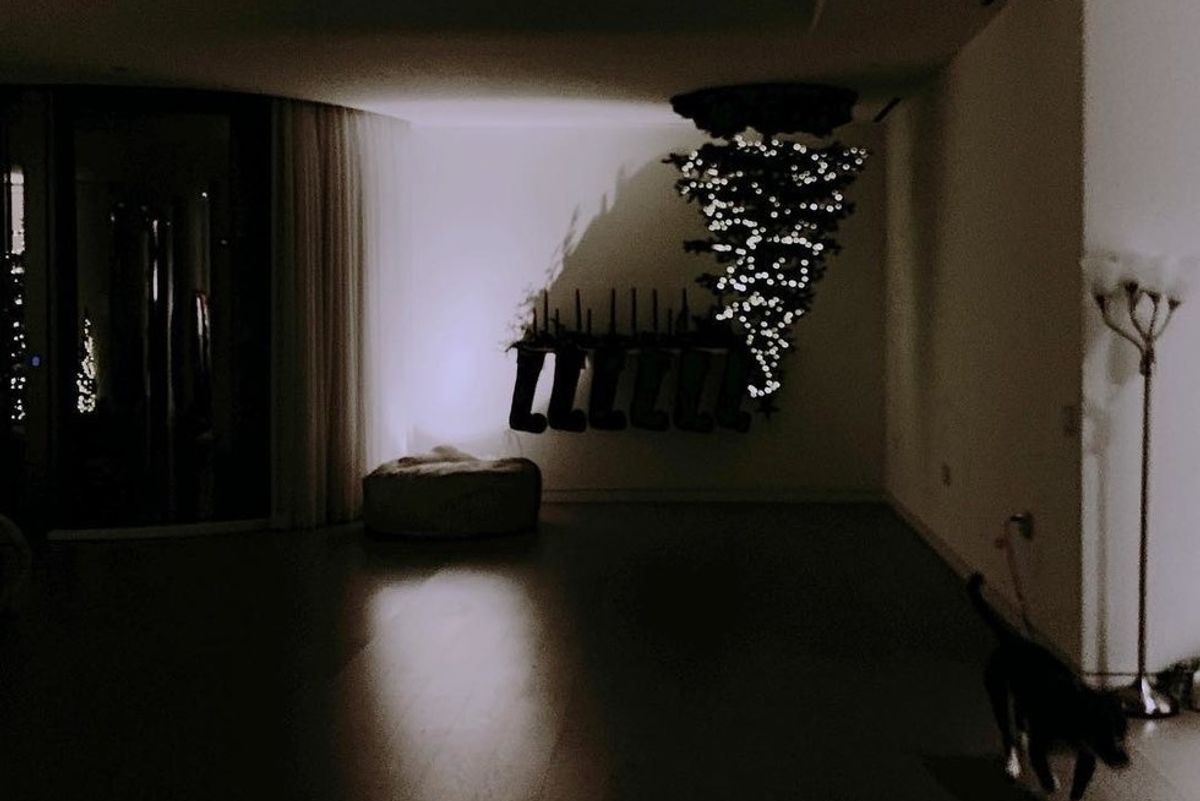 Why Is Ariana Grande S Christmas Tree Upside Down Paper Christmas Tree Upside Down
