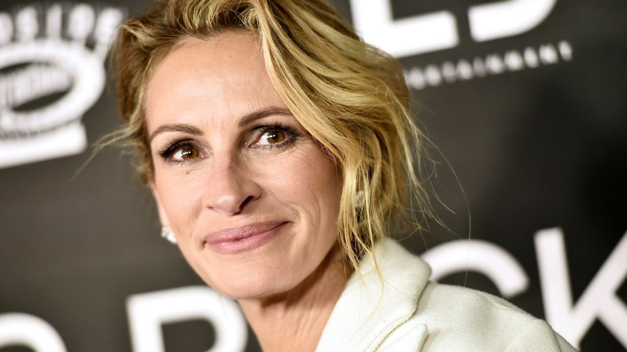 Julia Roberts Was In A Bathroom Stall When She First Realized Just How Famous She Was 😮