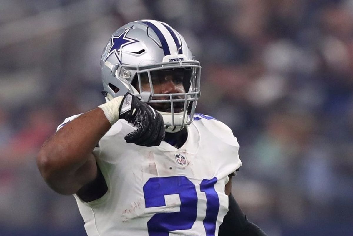 Cowboys running back Ezekiel Elliott celebrating