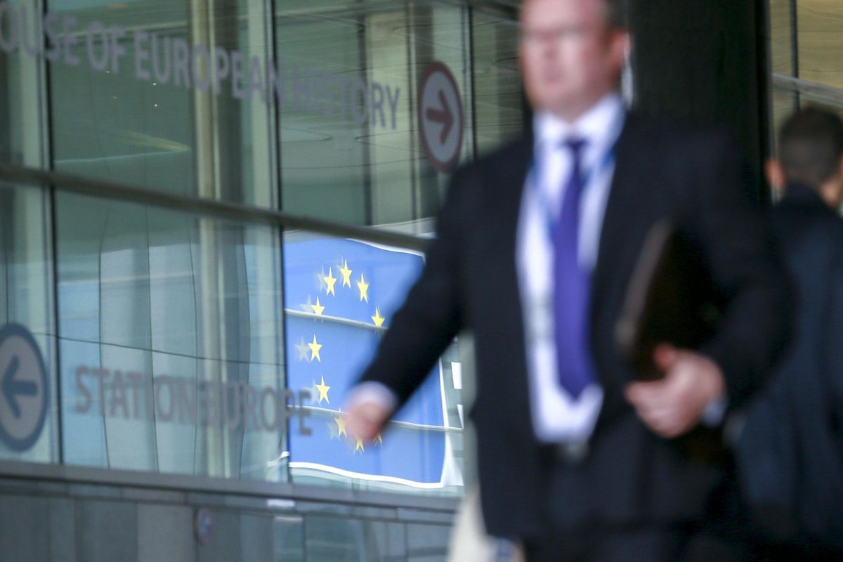 Limousine per tutti e 4 milioni in caffè. I palazzi dell’Europa costano un miliardo