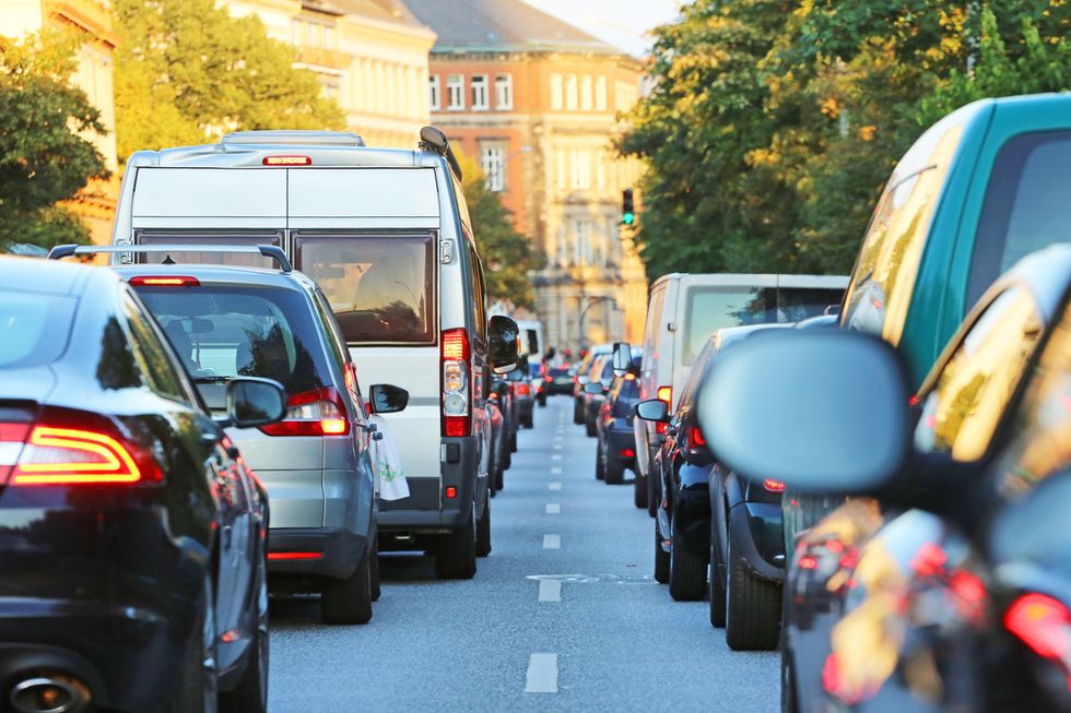 Selfdriving cars may cause traffic jams as they never park Gearbrain
