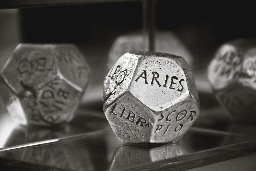 https://www.pexels.com/photo/aries-dice-in-gray-scale-photography-159670/