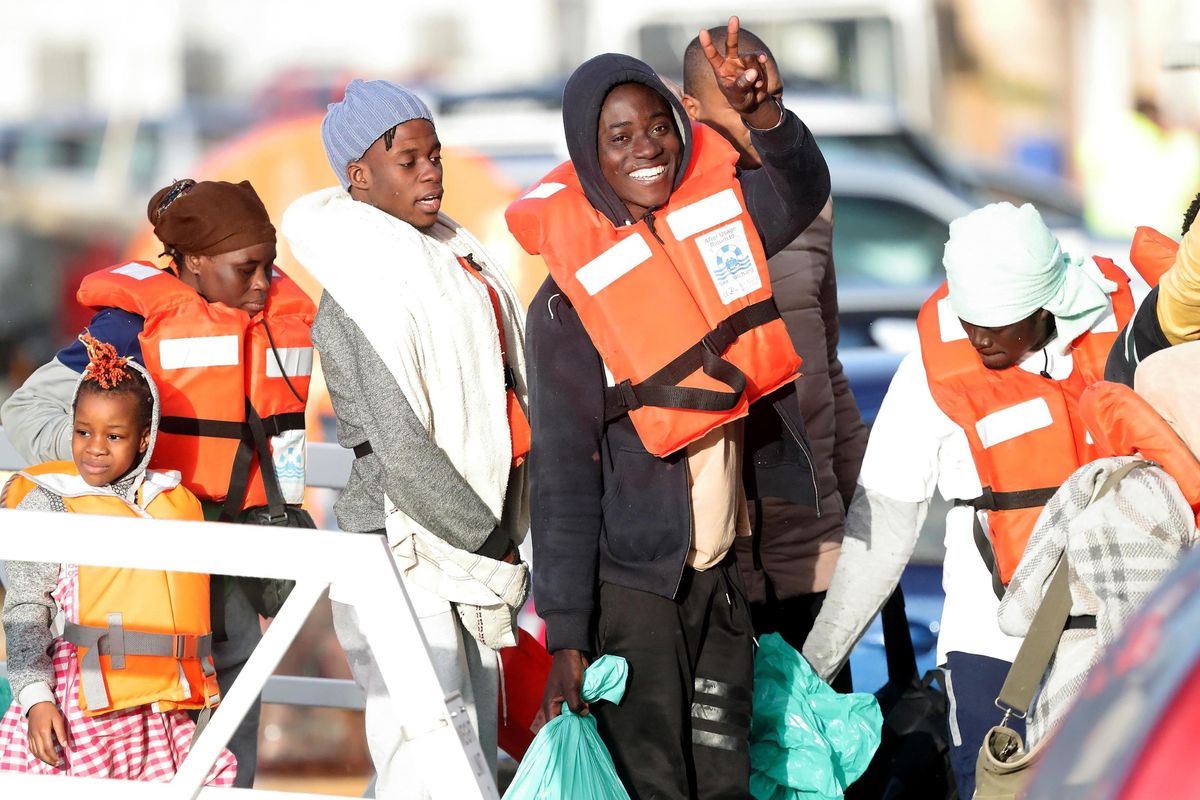 Alarm phone, il «telefono amico» che indirizza gli immigrati in Italia