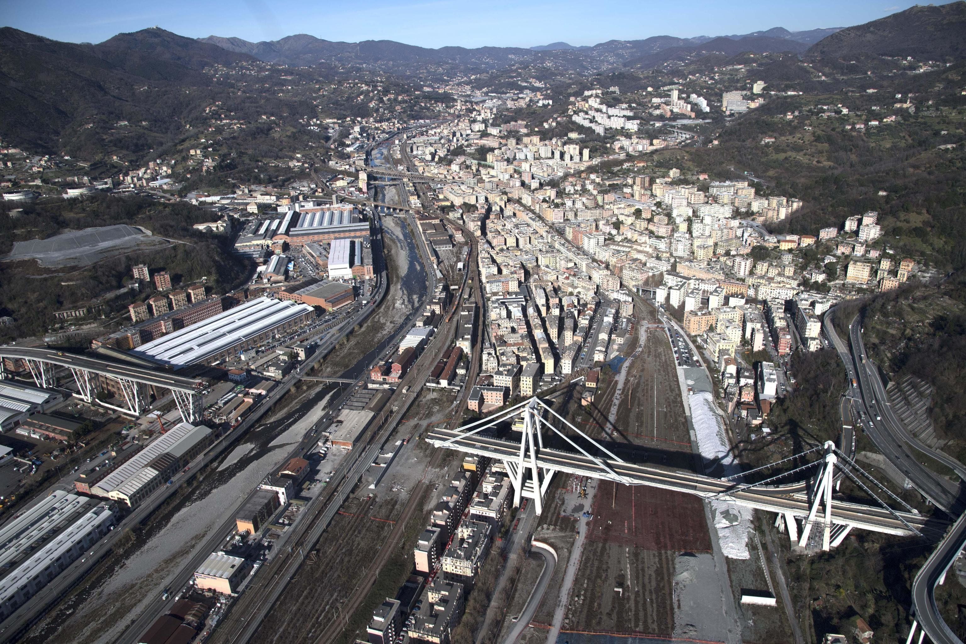 Decreto Genova, Benetton banditi e risarcimenti per i negozianti